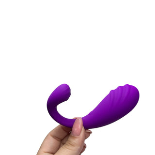 VIBRADOR CON ESTIMULADOR RECARGABLE CON APP LULU MORADO